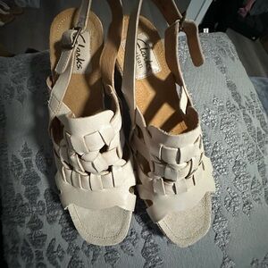 Clarks Sandals Heels Slingback Cream Strappy Size 7 1/2 M